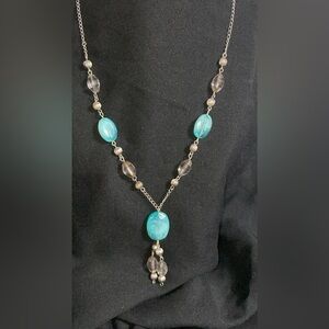 ELEGANT TURQUOISE AND SILVER TONE NECKLACE